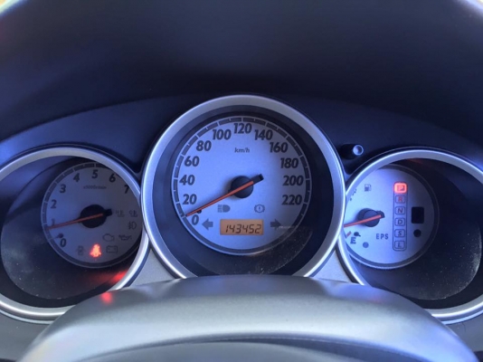 ขาย HONDA JAZZ โฉมแรก ปี 2004 สีแดง แอร์เย็น ขับนิ่งมาก ขับดีมาก ภายในสะอาด ไม่เคยติดแก็ส วิ่ง 140000 โล แม็กขอบ 17 ดอกเต็ม ส