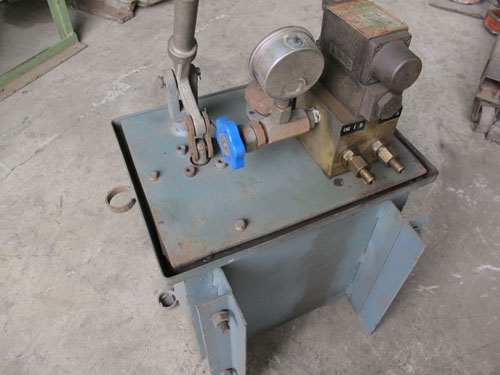 ขายเครื่องปั๊มไฮดรอลิคมือโยกของใหม่เก่าเก็บมี5ตัว ขายเครื่องปั๊มไฮดรอลิคมือโยกของใหม่เก่าเก็บมี5ตัว