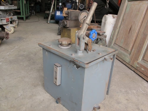 ขายเครื่องปั๊มไฮดรอลิคมือโยกของใหม่เก่าเก็บมี5ตัว ขายเครื่องปั๊มไฮดรอลิคมือโยกของใหม่เก่าเก็บมี5ตัว