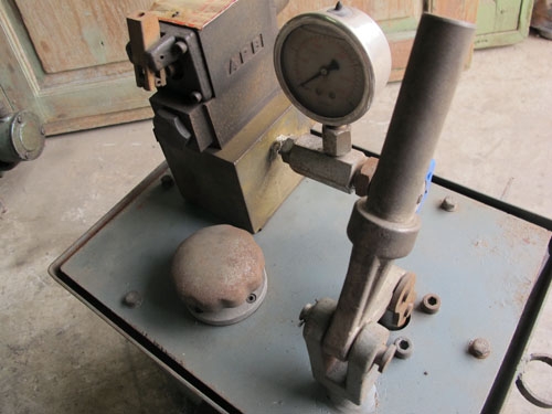 ขายเครื่องปั๊มไฮดรอลิคมือโยกของใหม่เก่าเก็บมี5ตัว ขายเครื่องปั๊มไฮดรอลิคมือโยกของใหม่เก่าเก็บมี5ตัว