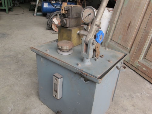 ขายเครื่องปั๊มไฮดรอลิคมือโยกของใหม่เก่าเก็บมี5ตัว