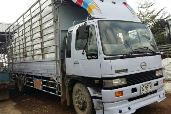 หกล้อ ฮีโน่ FF3H195ช่วงยาว7.20ม สภาพพร้อมใช้สวยบางเดิม ทะเบียนพร้อมโอน หกล้อ ฮีโน่ FF3H195ช่วงยาว7.20ม สภาพพร้อมใช้สวยบางเดิม ทะเบียนพร้อมโอน