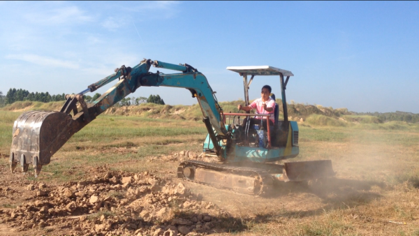 ขายรถแบคโฮล KOMATSU PC30-5 (มีภาพวีดีโอ) ราคา 185,000 บาท รถสภาพดีพร้อมใช้งาน เอกสารใบอินวอย สนใจโทรสอบถามรายละเอียดได้ครับ คุณ ชัยยา สตึก โทร 081-9972972 089-8451778