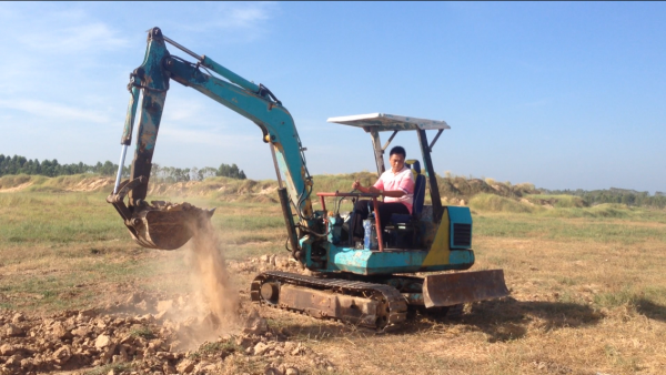 ขายรถแบคโฮล KOMATSU PC30-5 (มีภาพวีดีโอ) ราคา 185,000 บาท รถสภาพดีพร้อมใช้งาน เอกสารใบอินวอย สนใจโทรสอบถามรายละเอียดได้ครับ คุณ ชัยยา สตึก โทร 081-9972972 089-8451778