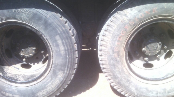 รถบรรทุกสิบล้อเพลาเดียวISUZUสำหรับบรรทุกรถเเกี่ยวข้าว. รถแมคโคร 120. แท่นโบกื้JCM. เครื่อง6BB1 145แรง ยางดีคัสซีสวยทะเบืยนเต็ม ราคา260,000บาท