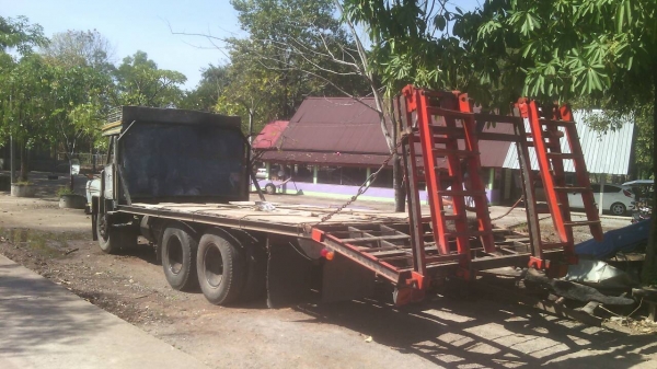 รถบรรทุกสิบล้อเพลาเดียวISUZUสำหรับบรรทุกรถเเกี่ยวข้าว. รถแมคโคร 120. แท่นโบกื้JCM. เครื่อง6BB1 145แรง ยางดีคัสซีสวยทะเบืยนเต็ม ราคา260,000บาท