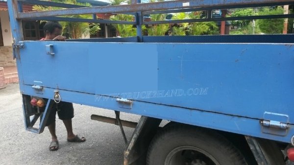 ISUZU NPR  6 ล้อ  130 แรงม้า ปีจดทะเบียน 2547