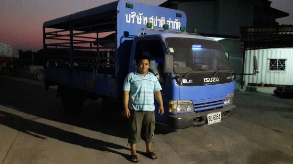 ISUZU NPR  6 ล้อ  130 แรงม้า ปีจดทะเบียน 2547