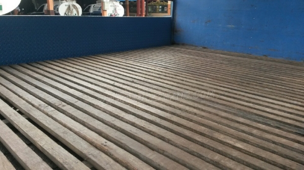 ISUZU NPR  6 ล้อ  130 แรงม้า ปีจดทะเบียน 2547