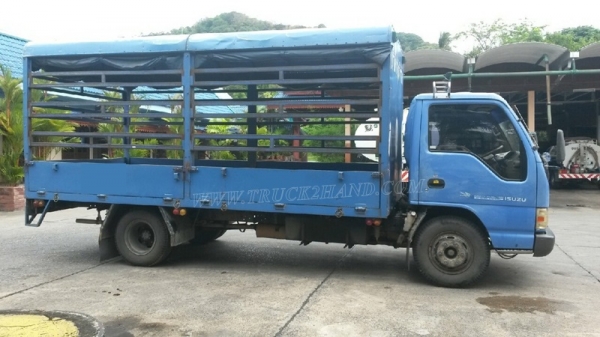 ISUZU NPR  6 ล้อ  130 แรงม้า ปีจดทะเบียน 2547