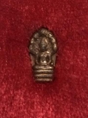 พระปรกใบมะขาม รุ่นแรก หลวงพ่อเมี้ยน