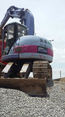 PC 128 UU  KOMATSU เก่านอกแท้ ๆ  สวย ๆ มีใบดันหน้า