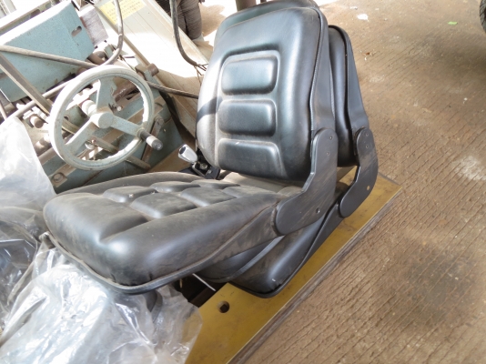 เบาะรถไถ รถโฟล์คลิฟต์ รถเกี่ยวข้าว