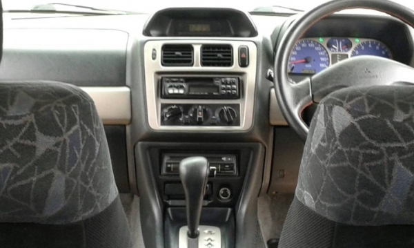 2010 MITSUBISHI PAJERO 1.1 JR A/T 4WD 2010 MITSUBISHI PAJERO 1.1 JR A/T 4WD