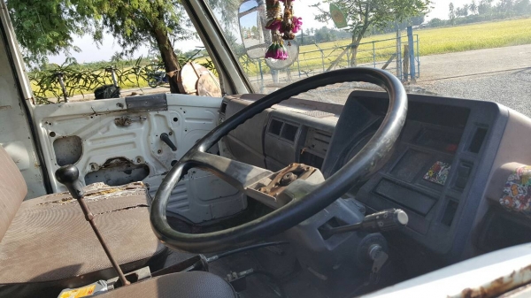 ขายรถHINO KM779 เครื่อง WO4D 117 แรงม้า เครื่องดี คัสซีสวย ยาว5.50เมตร  สภาพตามรูปเรย  ทบ.ขาด4ปี ขายตามสภาพ โทร.080-1085007 บอล Line.080-1085007