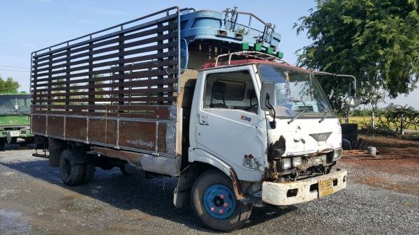 ขายรถHINO KM779 เครื่อง WO4D 117 แรงม้า เครื่องดี คัสซีสวย ยาว5.50เมตร  สภาพตามรูปเรย  ทบ.ขาด4ปี ขายตามสภาพ โทร.080-1085007 บอล Line.080-1085007