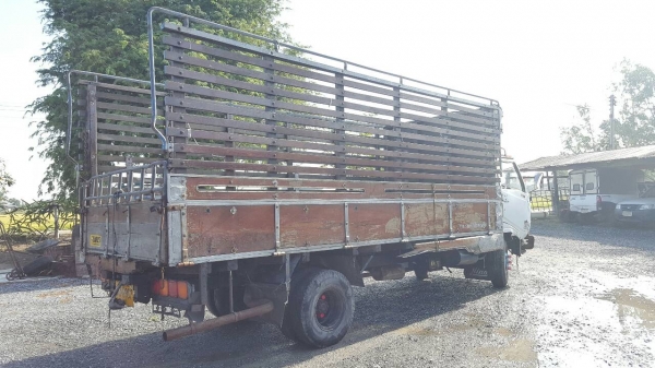 ขายรถHINO KM779 เครื่อง WO4D 117 แรงม้า เครื่องดี คัสซีสวย ยาว5.50เมตร  สภาพตามรูปเรย  ทบ.ขาด4ปี ขายตามสภาพ โทร.080-1085007 บอล Line.080-1085007