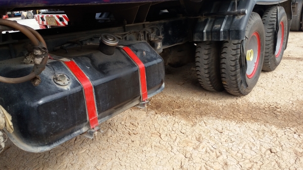 ขายรถสิบล้อ 2 เพลา เป็นรถบรรทุกน้ำส่ากระทิงแดง พร้อมแม่ลูกพ่วง ลูก2คาน เครื่อง 260 แรงม้า ราคา 1200000 บาทติดต่อ 092-6527322 ขายรถสิบล้อ 2 เพลา เป็นรถบรรทุกน้ำส่ากระทิงแดง พร้อมแม่ลูกพ่วง ลูก2คาน เครื่อง 260 แรงม้า ราคา 1200000 บาทติดต่อ 092-6527322