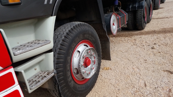 ขายรถสิบล้อ 2 เพลา เป็นรถบรรทุกน้ำส่ากระทิงแดง พร้อมแม่ลูกพ่วง ลูก2คาน เครื่อง 260 แรงม้า ราคา 1200000 บาทติดต่อ 092-6527322 ขายรถสิบล้อ 2 เพลา เป็นรถบรรทุกน้ำส่ากระทิงแดง พร้อมแม่ลูกพ่วง ลูก2คาน เครื่อง 260 แรงม้า ราคา 1200000 บาทติดต่อ 092-6527322