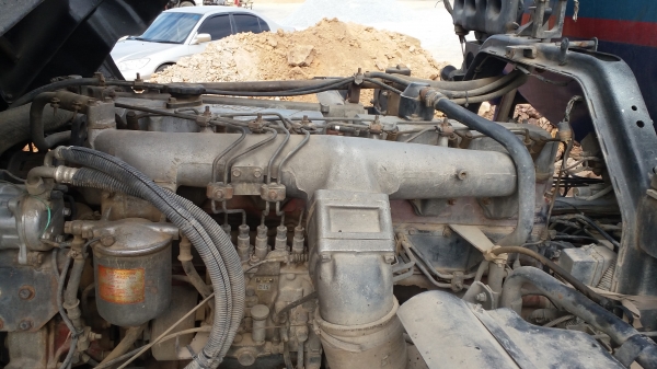 ขายรถสิบล้อ 2 เพลา เป็นรถบรรทุกน้ำส่ากระทิงแดง พร้อมแม่ลูกพ่วง ลูก2คาน เครื่อง 360 แรงม้า ราคา 1200000 บาทติดต่อ 092-6527322