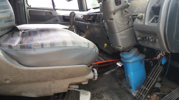 ขายรถสิบล้อ 2 เพลา เป็นรถบรรทุกน้ำส่ากระทิงแดง พร้อมแม่ลูกพ่วง ลูก2คาน เครื่อง 360 แรงม้า ราคา 1200000 บาทติดต่อ 092-6527322