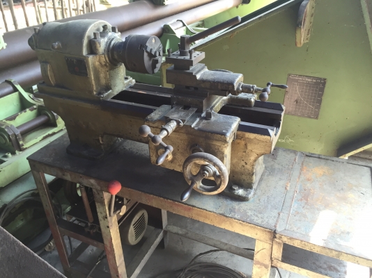 ขายเครื่องกลึงตั้งโต๊ะกลึงงานยาว1.5ฟุตยาวทั้งตัว2ฟุตครับ