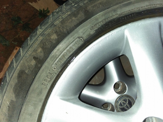 ขายล้อแม็กพร้อมยาง โตโยต้า 4 รู 4300 ครับ