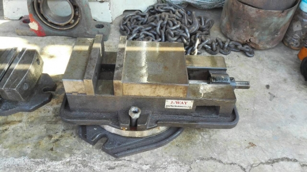 ==== SOLD ==== ปากกาจับชิ้นงานปรับอาศาได้ J-WAY ขนาด 6" สภาพสวยพร้อมใช้งาน