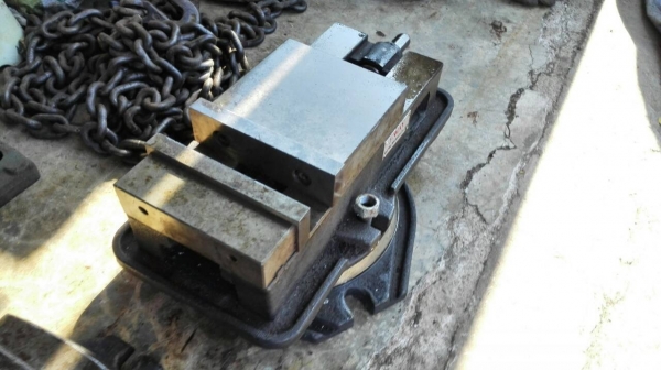 ==== SOLD ==== ปากกาจับชิ้นงานปรับอาศาได้ J-WAY ขนาด 6" สภาพสวยพร้อมใช้งาน