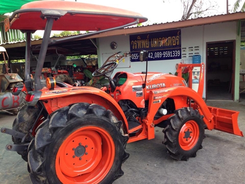 คูโบต้า L3608 4 WD ใบมีดช้างคานโค้ง