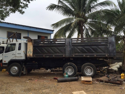 ขายรถบรรทุก Mitsubishi /Fuso  225แรงม้าปี 49 พร้อมกระบะดั๊มสามมิตรพร้อมใช้งาน สนใจติดต่อ คุณเสน่ห์ 0932409414