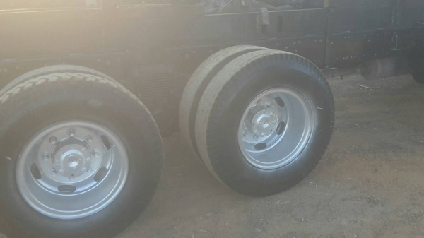 ขายรถบรรทุก Mitsubishi /Fuso  225แรงม้าปี 49 พร้อมกระบะดั๊มสามมิตรพร้อมใช้งาน สนใจติดต่อ คุณเสน่ห์ 0932409414