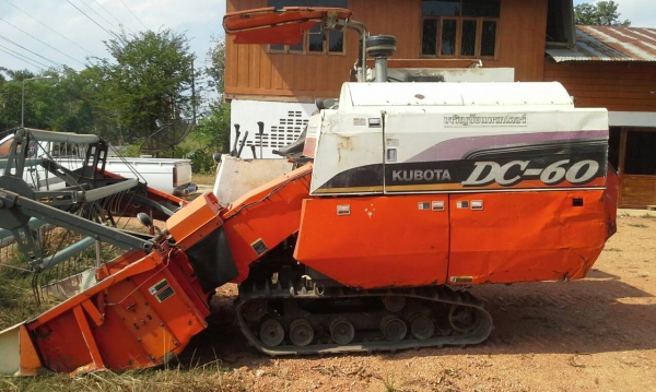 KUBOTA DC60 รถเกี่ยวกะสอบ รุ่นแรก ชั่วโมง3พัน พร้อมใช้ KUBOTA DC60 รถเกี่ยวกะสอบ รุ่นแรก ชั่วโมง3พัน พร้อมใช้