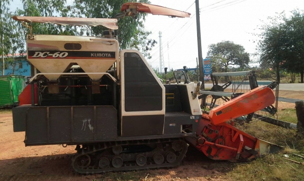 KUBOTA DC60 รถเกี่ยวกะสอบ รุ่นแรก ชั่วโมง3พัน พร้อมใช้