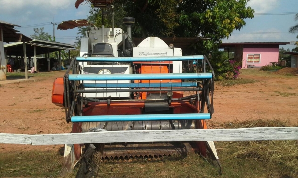 KUBOTA DC60 รถเกี่ยวกะสอบ รุ่นแรก ชั่วโมง3พัน พร้อมใช้ KUBOTA DC60 รถเกี่ยวกะสอบ รุ่นแรก ชั่วโมง3พัน พร้อมใช้