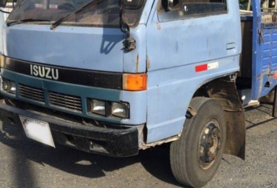 ISUZU NPR 115 HP 4BD1 ปี 34 รถบรรทุกหกล้อ 115 ห้างแท้ กระบะเหล็กคาร์โก้ความยาว 4.30 เมตรสภาพดีสวยพร้อมบรรทุกหนักได้เลยครับ ภายในเก๋งคอนโซลครบพร้อม พวงมาลัยธรรมดา เกียร์สั้น ช่วงล่างคัชซีสวยไม่มีบวม เฟืองท้ายใหญ่ติด F ครบแล้ว ยาง 8.25 ขอบ 16 สภาพดีพร้อมใช้