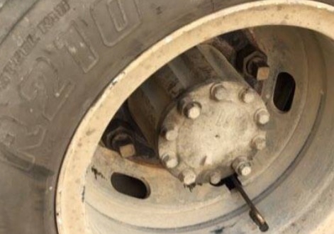 ISUZU NPR 115 HP 4BD1 ปี 34 รถบรรทุกหกล้อ 115 ห้างแท้ กระบะเหล็กคาร์โก้ความยาว 4.30 เมตรสภาพดีสวยพร้อมบรรทุกหนักได้เลยครับ ภายในเก๋งคอนโซลครบพร้อม พวงมาลัยธรรมดา เกียร์สั้น ช่วงล่างคัชซีสวยไม่มีบวม เฟืองท้ายใหญ่ติด F ครบแล้ว ยาง 8.25 ขอบ 16 สภาพดีพร้อมใช้