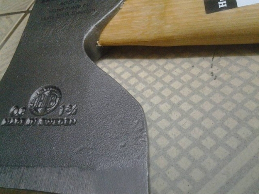 ขายขวานตราเสือขนาดหัว2 1/4ปอน MADE IN SWEDEN.