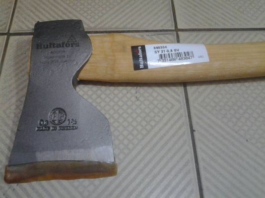 ขายขวานตราเสือขนาดหัว2 1/4ปอน MADE IN SWEDEN.