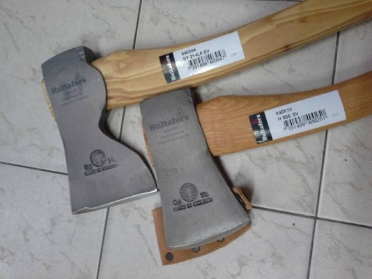 ขายขวานตราเสือขนาดหัว2 1/4ปอน MADE IN SWEDEN.