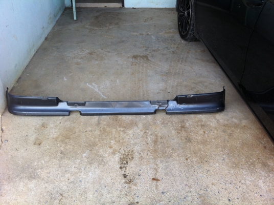 ลิ้นใต้กันชน Toyota hero surf. สภาพสวย เก่าญี่ปุ่น 1500บาท