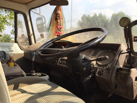 HINO F17 - 168 HP EH700 สิบล้อ 2 เพลา เทรลเลอร์ท้ายลาดมีหางพับไฮดรอลิกส์ขึ้นรถเกี่ยวข้าวกับรถแบ็คโฮร PC 120 ได้เลยครับไม่มีปัญหา เครื่องยนต์แห้งดีแรงดีไม่มีเยิ้ม หัวเก๋งแล็ปลายสวยภายในเก๋งคอนโซลสวยครบ พวงมาลัยเพาเวอร์ ระบบเบรคทริ๊ปฟี้ครบครัน ช่วงล่างคัชซี