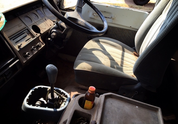 HINO F17 - 168 HP EH700 สิบล้อ 2 เพลา เทรลเลอร์ท้ายลาดมีหางพับไฮดรอลิกส์ขึ้นรถเกี่ยวข้าวกับรถแบ็คโฮร PC 120 ได้เลยครับไม่มีปัญหา เครื่องยนต์แห้งดีแรงดีไม่มีเยิ้ม หัวเก๋งแล็ปลายสวยภายในเก๋งคอนโซลสวยครบ พวงมาลัยเพาเวอร์ ระบบเบรคทริ๊ปฟี้ครบครัน ช่วงล่างคัชซี