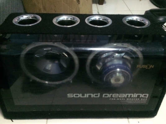 ตู้ลำโพงSUB FUSION FSN-WX5L ตู้ไม้ อคิลิคใสดัดโค้ง ลำโพง8นิ้ว 2ดอก มีไฟ และมีเพาเวอร์ในตัว เบสแน่น เบสนุ่น มือ2 ญี่ปุ่น