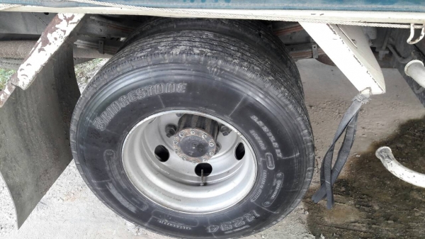 รถฮีโน่ 6 ล้อ ( ไม่ดั้ม ) FC9J 175 แรงม้า. ปี 52.  ( รถวิ่ง 19x,xxx กม. )     สนใจติดต่อ  081 - 6079515