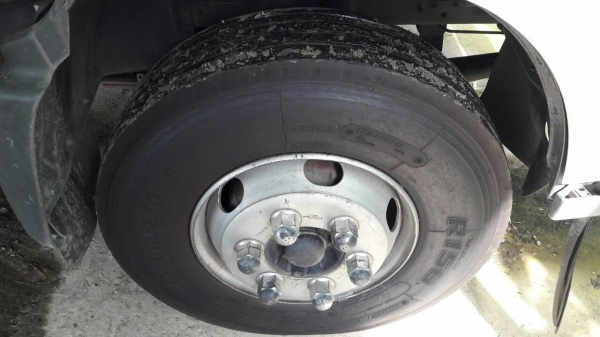 รถฮีโน่ 6 ล้อ ( ไม่ดั้ม ) FC9J 175 แรงม้า. ปี 52.  ( รถวิ่ง 19x,xxx กม. )     สนใจติดต่อ  081 - 6079515