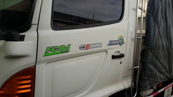 รถฮีโน่ 6 ล้อ ( ไม่ดั้ม ) FC9J 175 แรงม้า. ปี 52.  ( รถวิ่ง 19x,xxx กม. )     สนใจติดต่อ  081 - 6079515