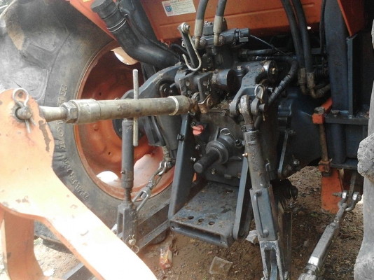 รถไถ KUBOTA 7040  ,  2 เพลา.   ( รถทำงาน 5,9xx กว่า ชม. )     สนใจติดต่อ  081 - 6079515