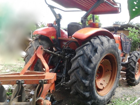 รถไถ KUBOTA 7040  ,  2 เพลา.   ( รถทำงาน 5,9xx กว่า ชม. )     สนใจติดต่อ  081 - 6079515