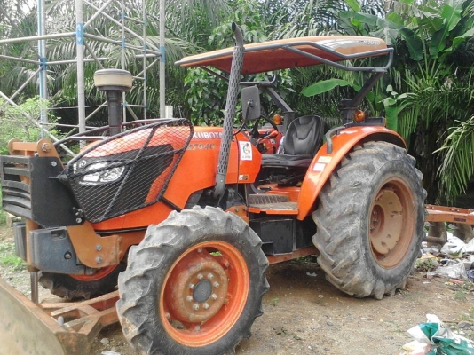 รถไถ KUBOTA 7040  ,  2 เพลา.   ( รถทำงาน 5,9xx กว่า ชม. )     สนใจติดต่อ  081 - 6079515